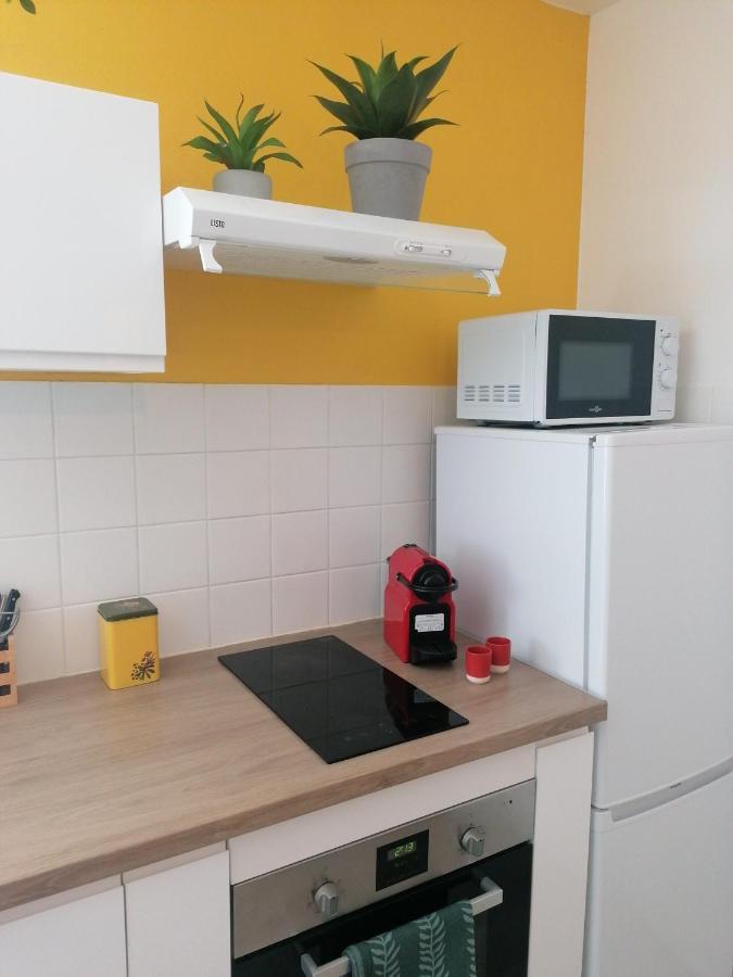 Le Studio Vert Climatise Situe 10 Min De Blaye Et De Sa Citadelle Apartment Eyrans Exterior photo